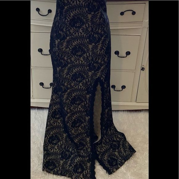 Miusol Gown - Picture 4 of 9